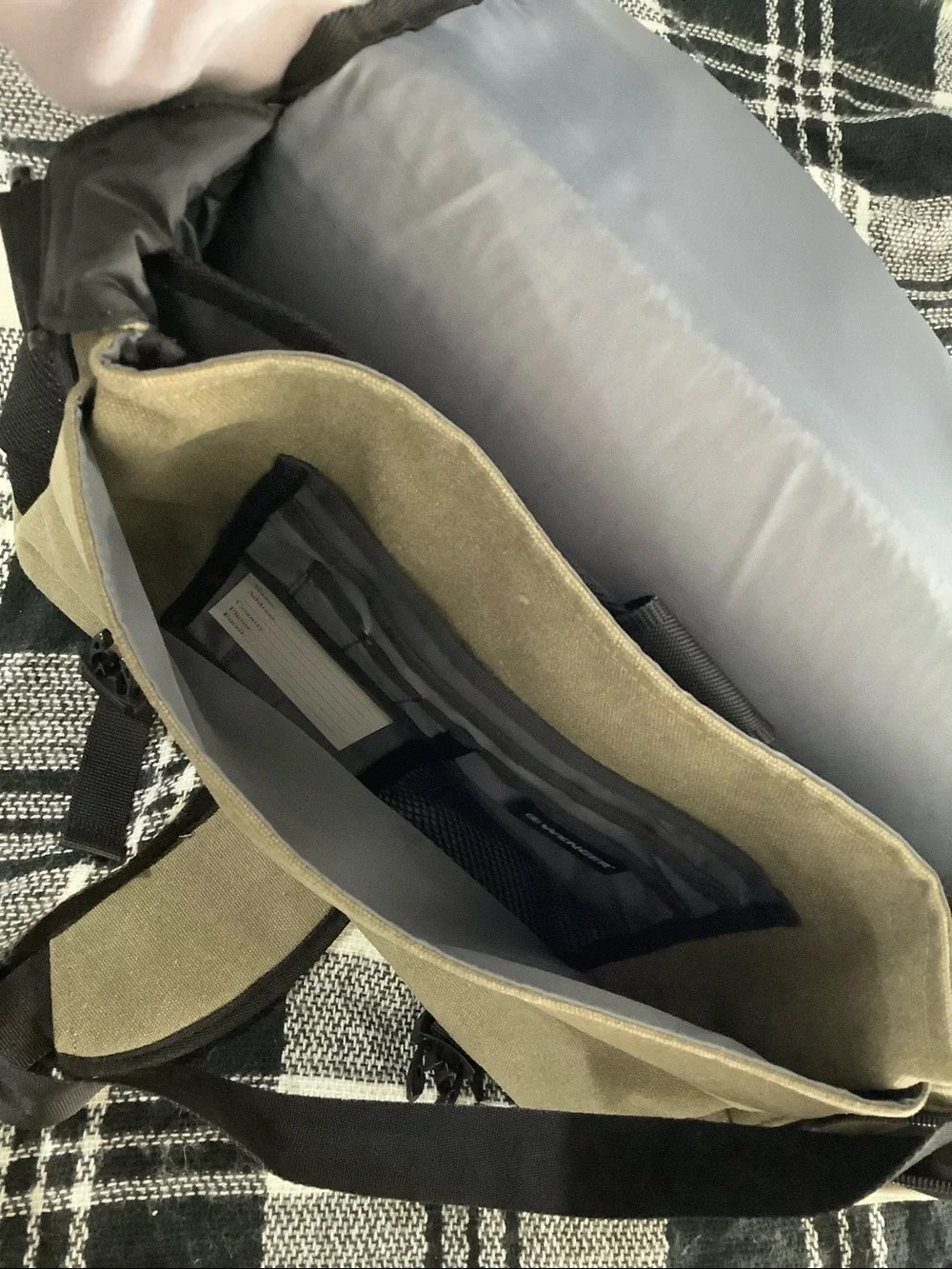 Wenger khaki green laptop messenger bag